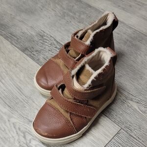 UGGS Sz 7 Kids Brown Boots with Velcro Straps